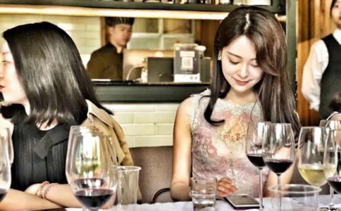 萬葡酒業(yè)重慶融創(chuàng) 慢享時光 尊享重慶紅酒品鑒酒會