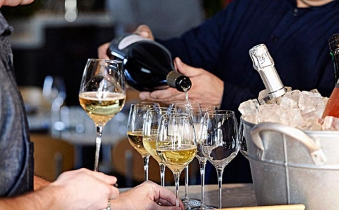 重慶酒水批發(fā)市場地址飲料經(jīng)銷商批發(fā)電話配送