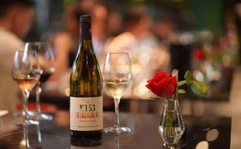 重慶紅酒批發(fā)市場葡萄酒批發(fā)網(wǎng)-正確品鑒進口紅酒